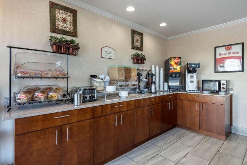 Econo Lodge Lexington - image 4