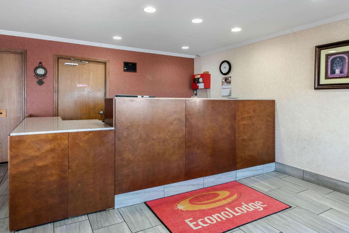 Econo Lodge Lexington - image 7