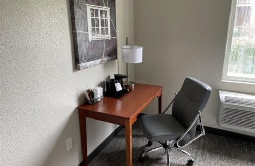 Best Western Lexington Inn - image 18