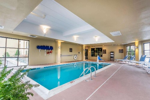 Comfort Inn & Suites Lexington - image 28