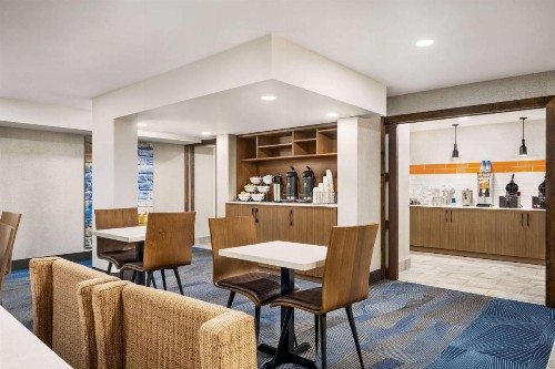 La Quinta Inn by Wyndham Lexington - image 12