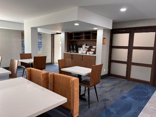 La Quinta Inn by Wyndham Lexington - image 13