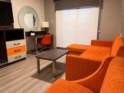 La Quinta Inn by Wyndham Lexington - image 22