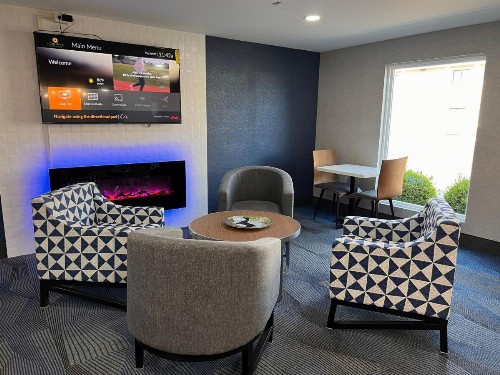 La Quinta Inn by Wyndham Lexington - image 23
