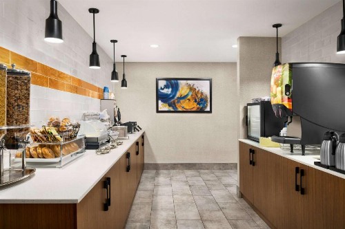 La Quinta Inn by Wyndham Lexington - image 24