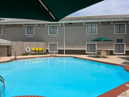 La Quinta Inn by Wyndham Lexington - image 29