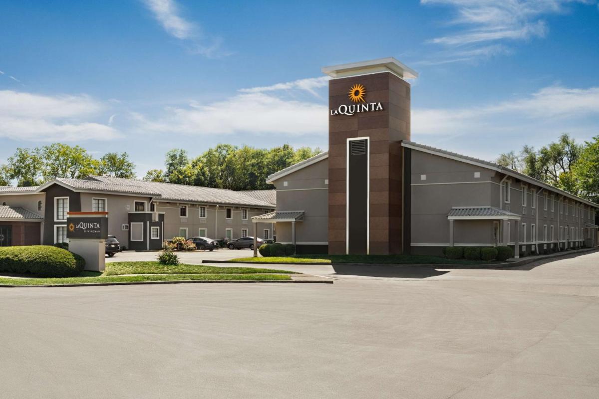 La Quinta Inn by Wyndham Lexington - image 4