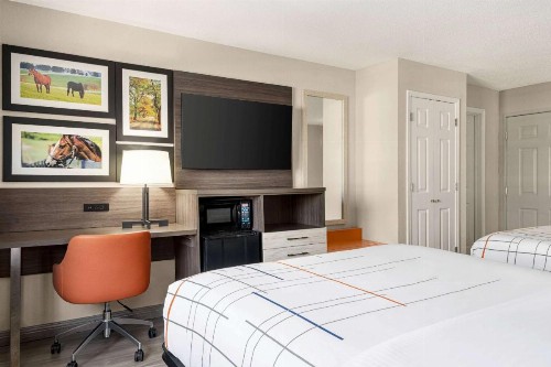 La Quinta Inn by Wyndham Lexington - image 40