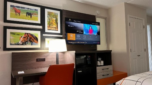 La Quinta Inn by Wyndham Lexington - image 5
