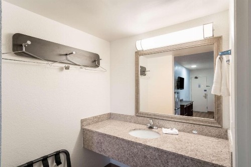 Motel 6-Lexington KY - Airport - image 18