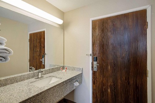 Super 8 by Wyndham Lexington Winchester Rd - image 14