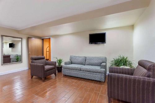 Super 8 by Wyndham Lexington Winchester Rd - image 28
