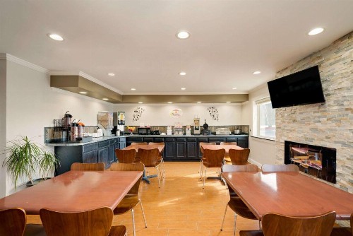 Super 8 by Wyndham Lexington Winchester Rd - image 37