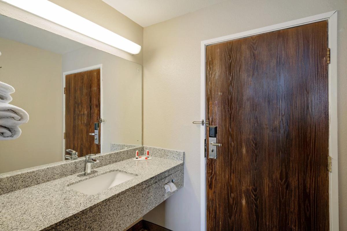 Super 8 by Wyndham Lexington Winchester Rd - image 6
