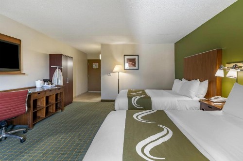 Quality Inn - image 11