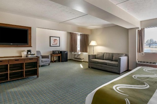 Quality Inn - image 14