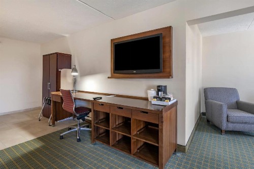 Quality Inn - image 15
