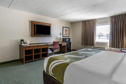 Quality Inn - image 18