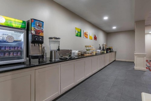 Quality Inn - image 33