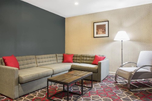 Quality Inn - image 40