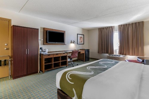 Quality Inn - image 7