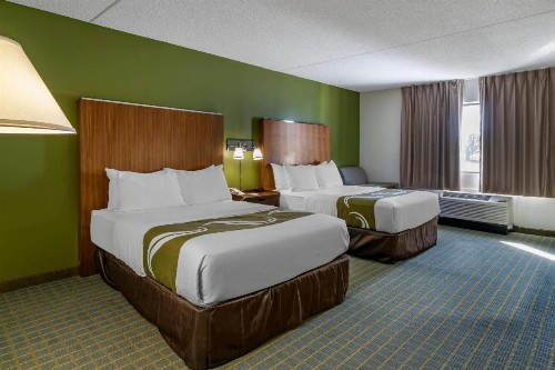 Quality Inn - image 9