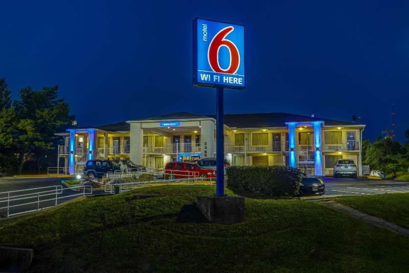 Motel 6-Lexington KY - East I-75 - main image