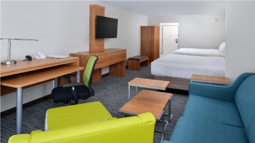 Holiday Inn Express & Suites Lexington Midtown - I-75 an IHG Hotel - image 2