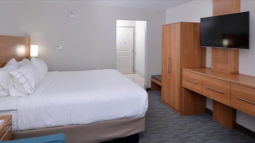Holiday Inn Express & Suites Lexington Midtown - I-75 an IHG Hotel - image 8