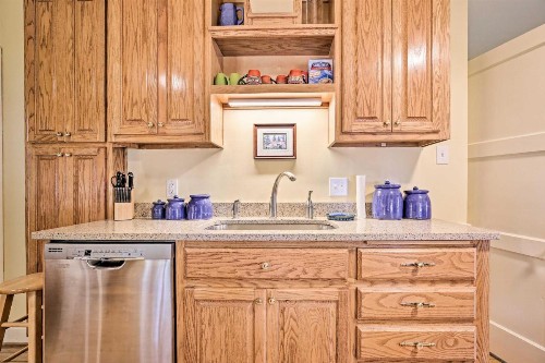 Lexington Getaway with Backyard Deck Less Than 2 Mi to UK! - image 6