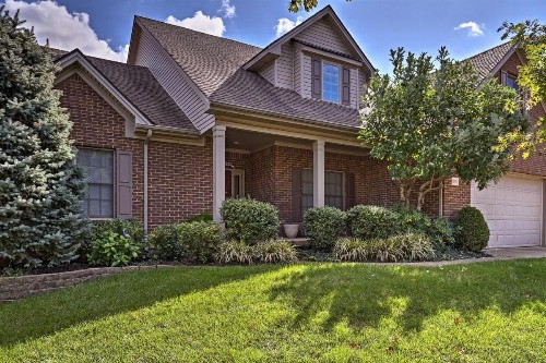 Lexington House with Spacious Deck and Fireplace!