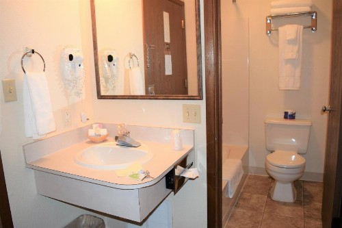 Country Inn Libby - image 2