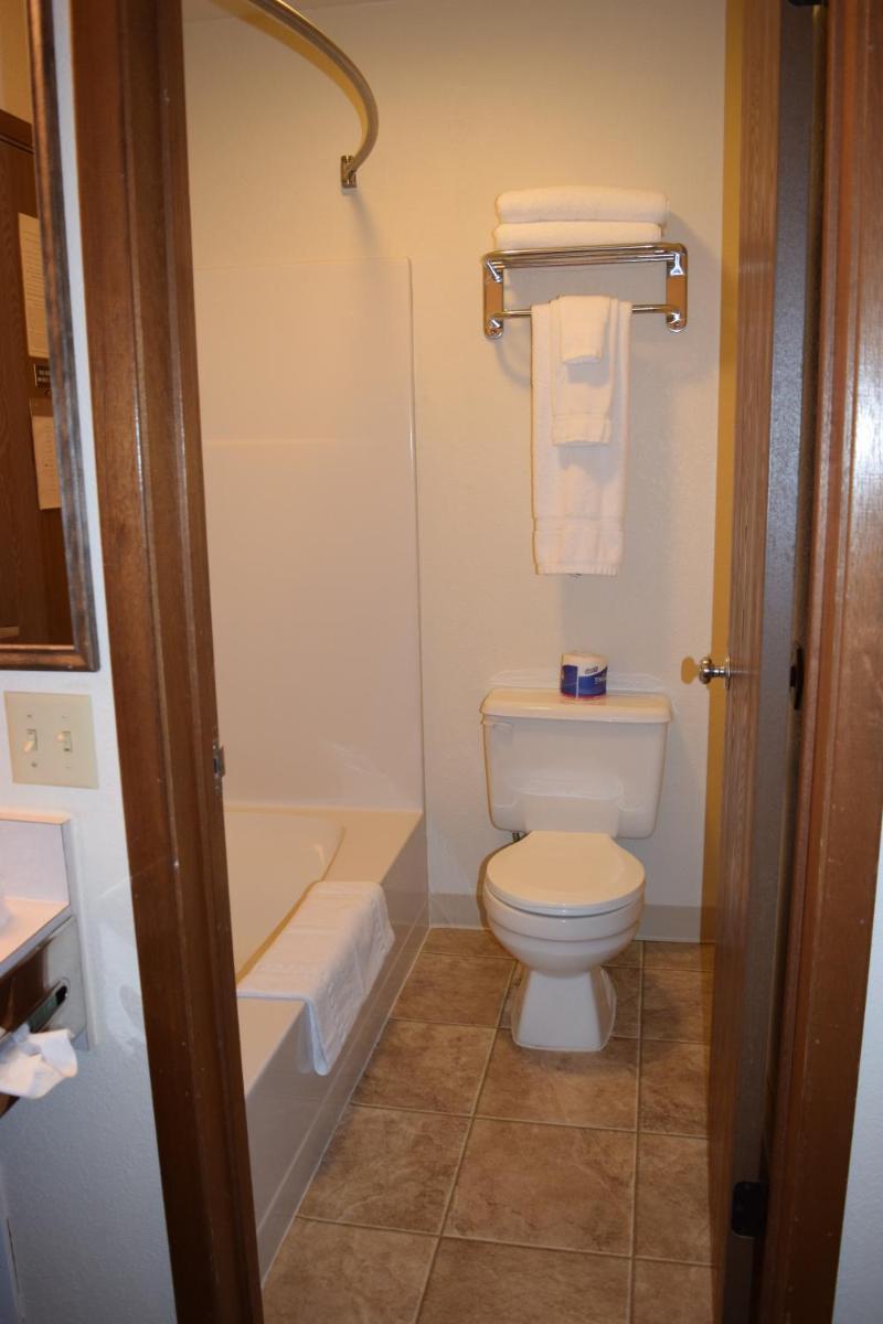 Country Inn Libby - image 3