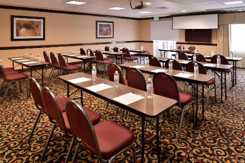 Holiday Inn Express Hotel & Suites Lincoln-Roseville Area an IHG Hotel - image 17