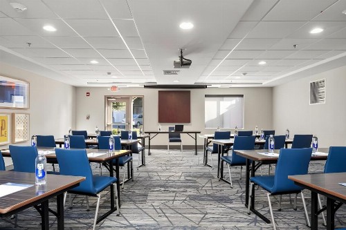 Holiday Inn Express Hotel & Suites Lincoln-Roseville Area an IHG Hotel - image 25