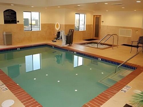 Holiday Inn Express Hotel & Suites Lincoln-Roseville Area an IHG Hotel - image 43