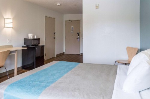 Motel 6-Lincoln City OR - image 25