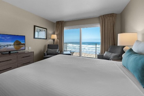 Pelican Shores Inn - image 13