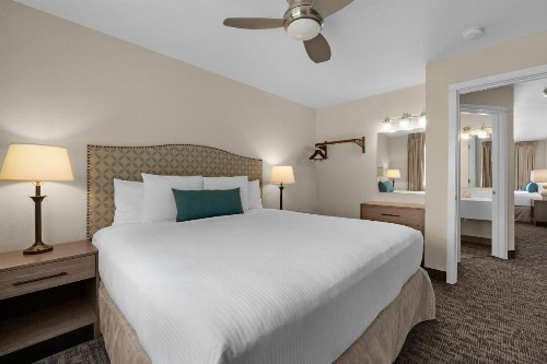 Pelican Shores Inn - image 17