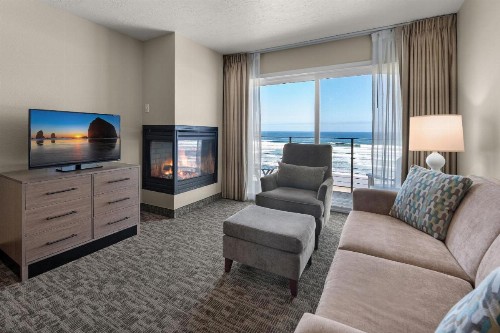 Pelican Shores Inn - image 18