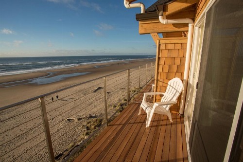 Pelican Shores Inn - image 2
