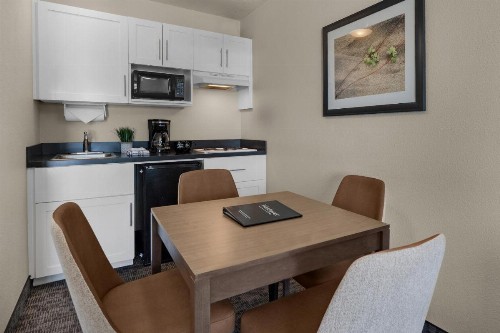 Pelican Shores Inn - image 21