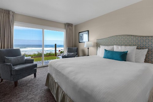 Pelican Shores Inn - image 26