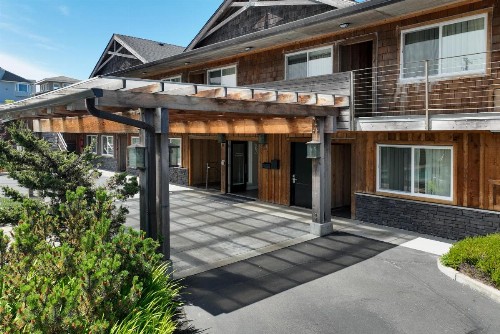 Pelican Shores Inn - image 32