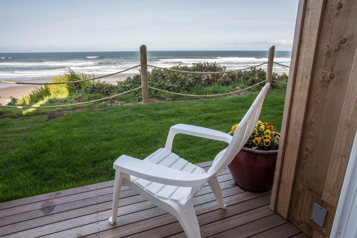 Pelican Shores Inn - image 4