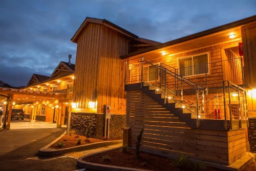 Pelican Shores Inn - image 8
