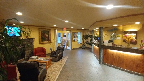 Palace Inn & Suites - image 19