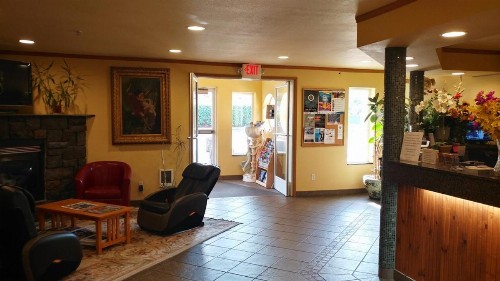 Palace Inn & Suites - image 34