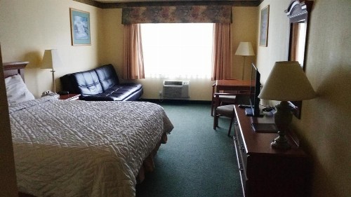 Palace Inn & Suites - image 35