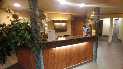 Palace Inn & Suites - image 39
